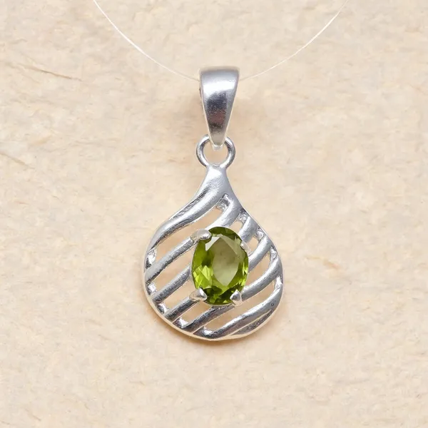 Sterling_Silver_Peridot_Pendant