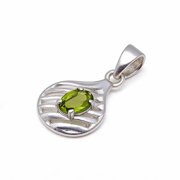 Sterling_Silver_Peridot_Pendant