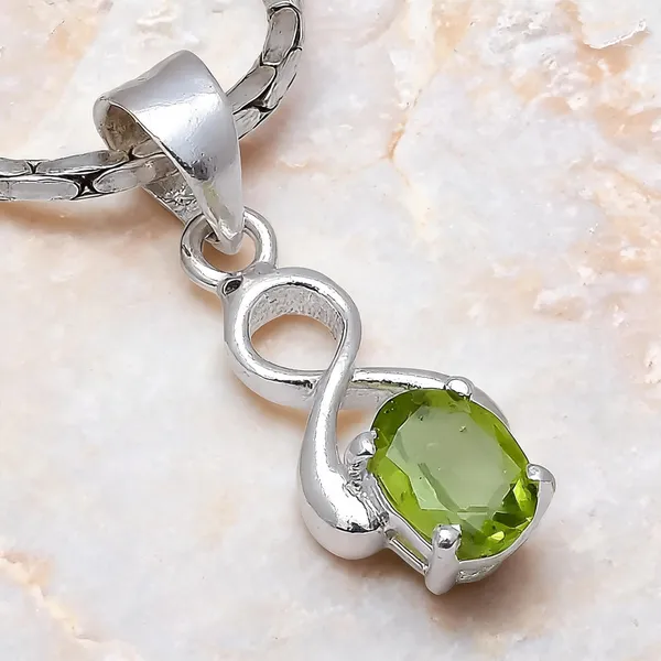 Peridot_Sterling_Silver_Pendant