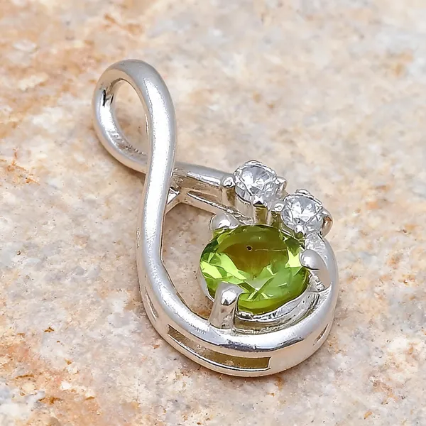 Peridot_Sterling_Silver_Pendant