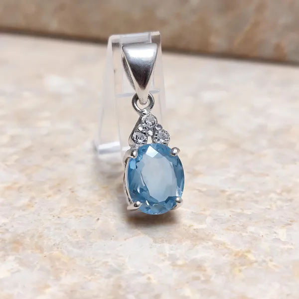 Topaz_Gemstone_Sterling_Silver_Pendant