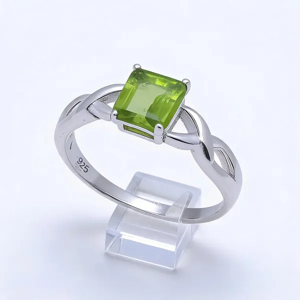 Sterling_Silver_Peridot_Ring