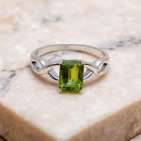 Sterling_Silver_Peridot_Ring