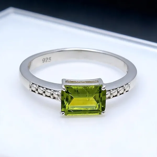 Sterling_Silver_Peridot_Ring
