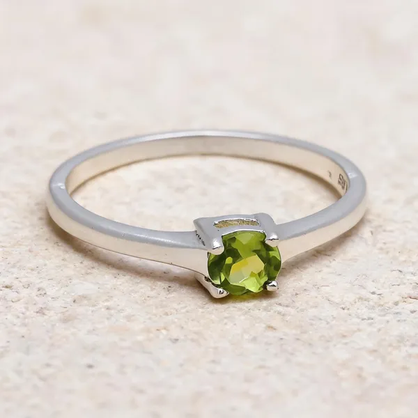 Sterling_Silver_Peridot_Ring