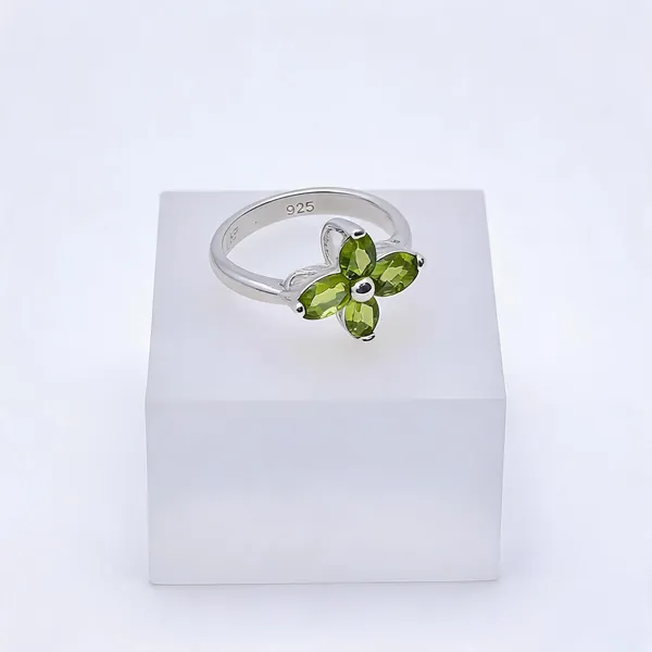 Sterling_Silver_Peridot_Ring