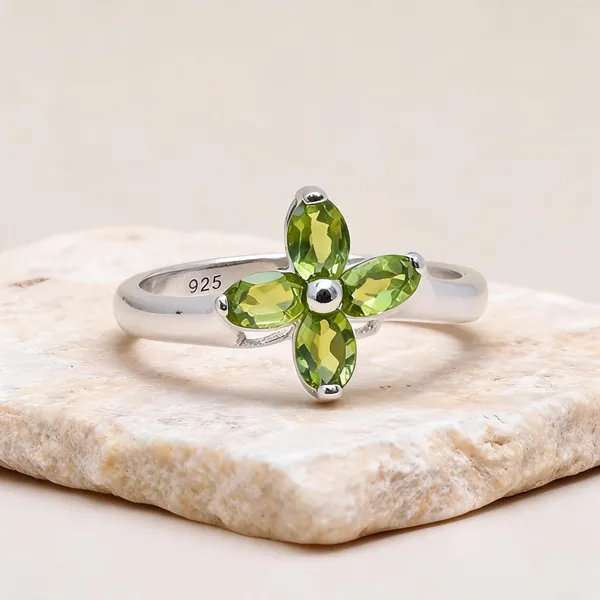 Sterling_Silver_Peridot_Ring