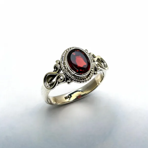 Sterling_Silver_Garnet_Ring