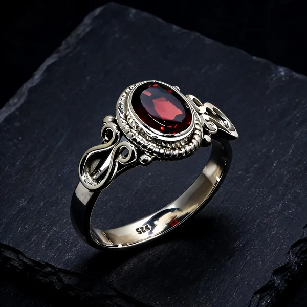 Sterling_Silver_Garnet_Ring