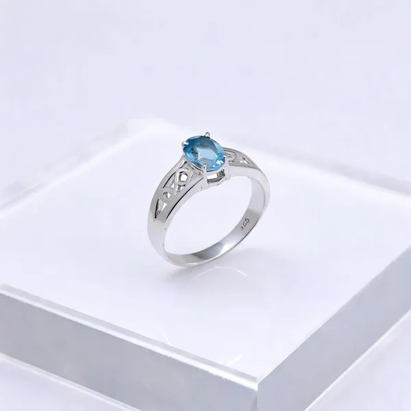 Sterling_Silver_Blue_Topaz_Ring