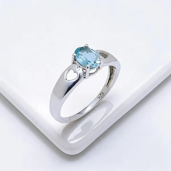 Sterling_Silver_Blue_Topaz_Ring