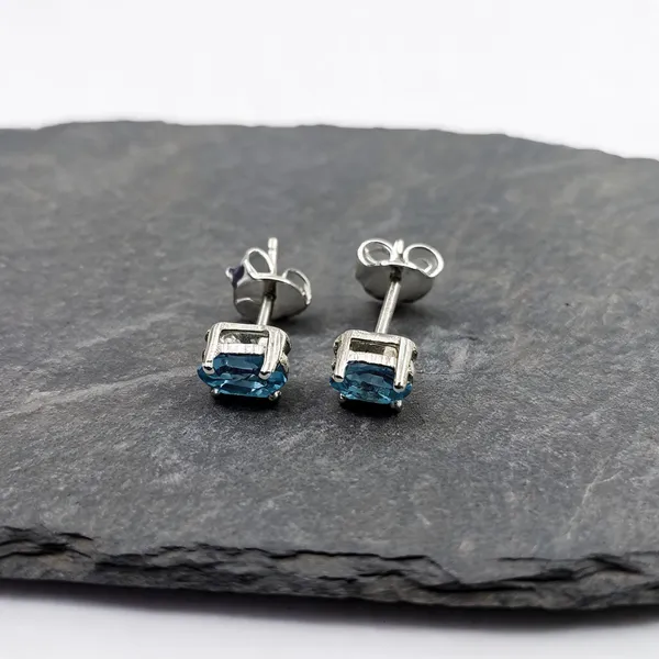 Silver_Plated_Solitaire_Stud_Earrings