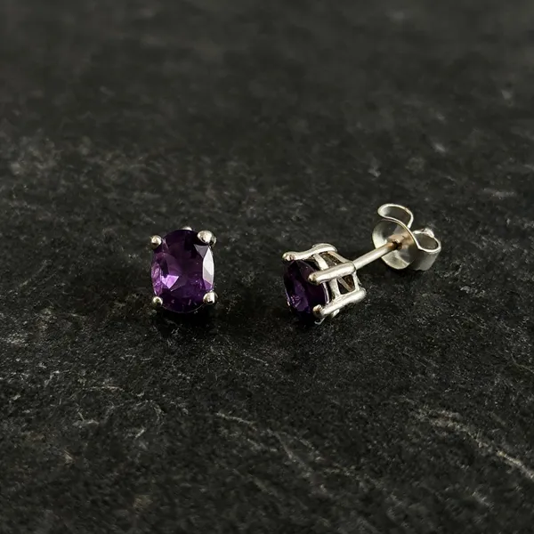 Amethyst_Solitaire_Stud_Earrings