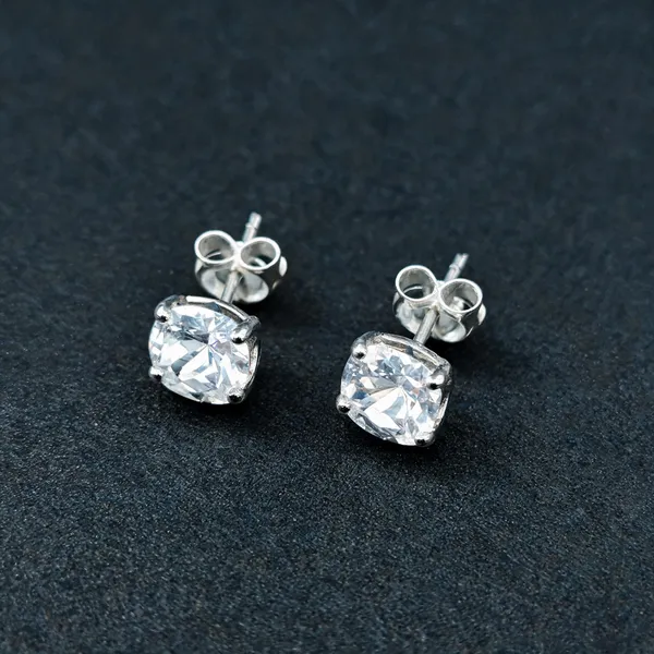 Silver_Plated_Topaz_Stud_Earrings