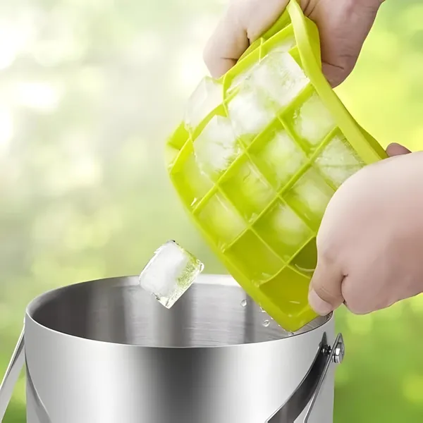 Silicone_Ice_Cube_Tray_With_Lid