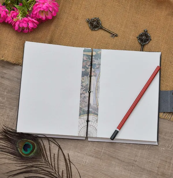 Cardboard_Journal_With_Buckle_Lock