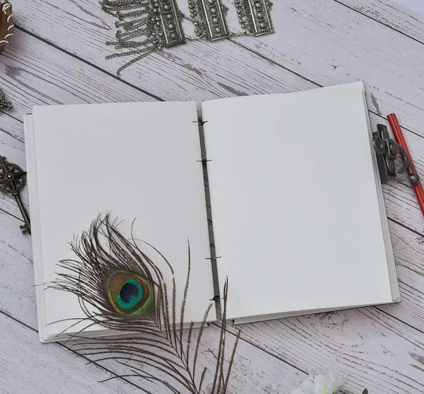 Leather_Journal_With_Metal_Lock