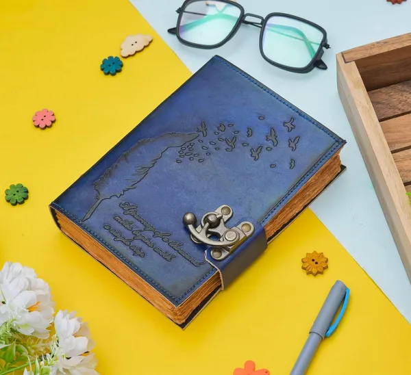 Leather_Journal_With_Lock_Closure