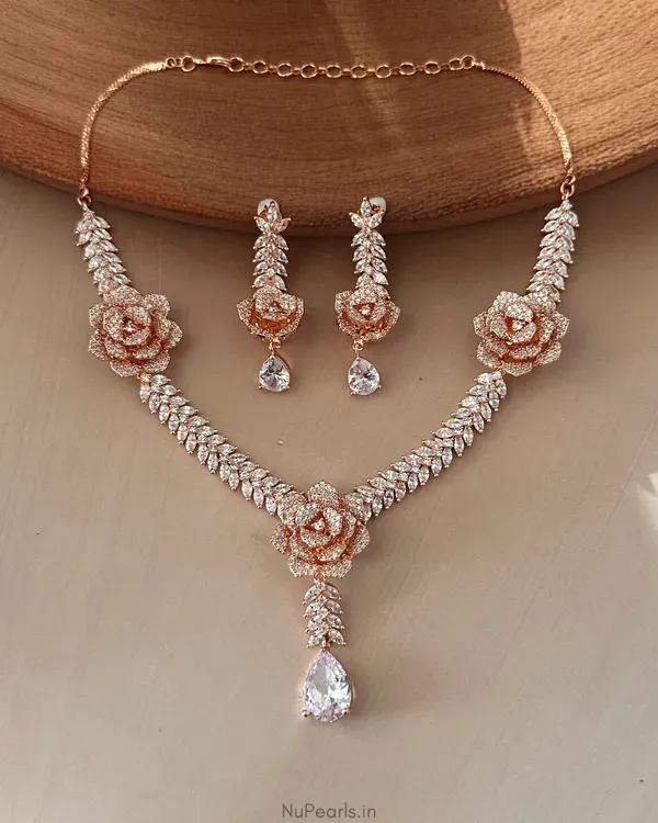 Rose_Gold_Lara_Necklace_With_Rotating_Flowers_18k_Rose_Gold_Plated_America
