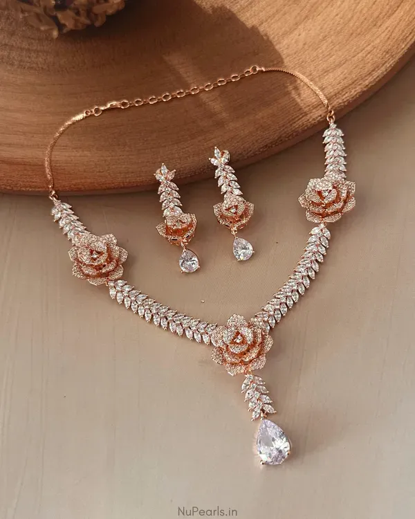Rose_Gold_Lara_Necklace_With_Rotating_Flowers_18k_Rose_Gold_Plated_America