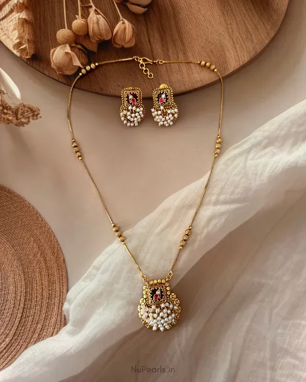 Vedi_Antique_Gold_Green_Pink_Stone_Traditional_Pendant_Set_With_Pearls_C