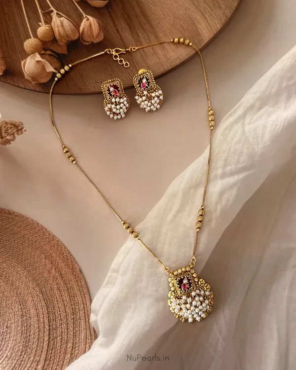 Vedi_Antique_Gold_Green_Pink_Stone_Traditional_Pendant_Set_With_Pearls_C