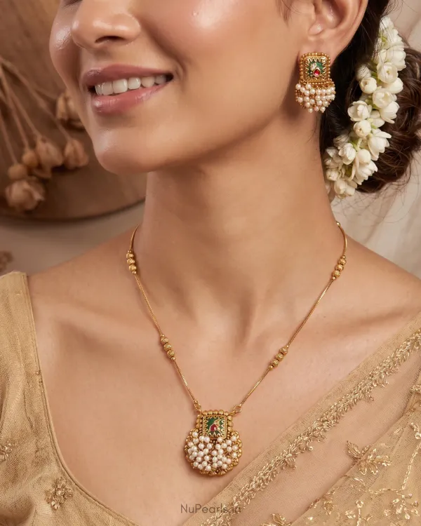 Vedi_Antique_Gold_Green_Pink_Stone_Traditional_Pendant_Set_With_Pearls_C