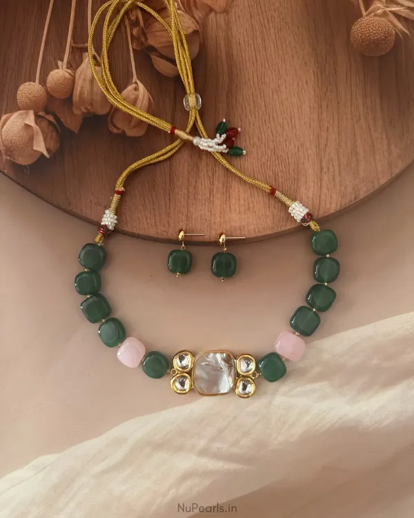 Green_Nirva_Agate_Mother_Of_Pearl_Kundan_Choker_Set_18k_Gold_Plated
