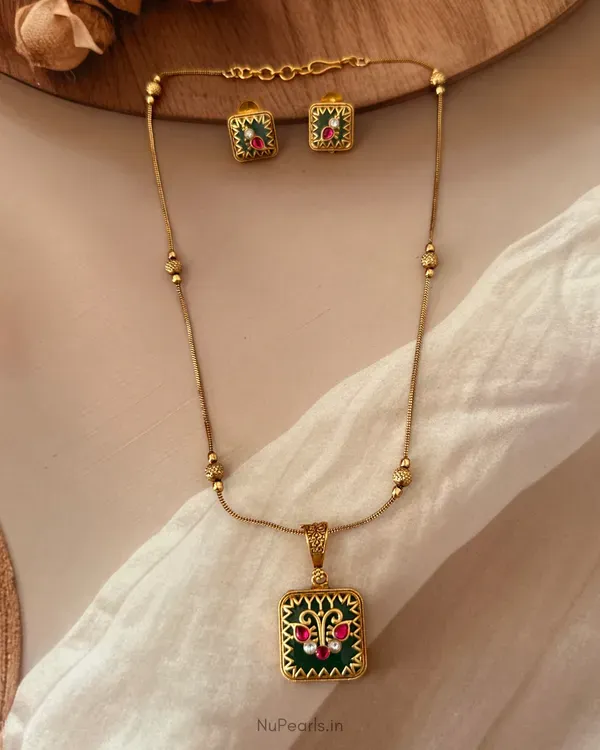 Ziya_Traditional_Antique_Gold_Green_Ruby_Pink_Pendant_Set_Beaded_Chain