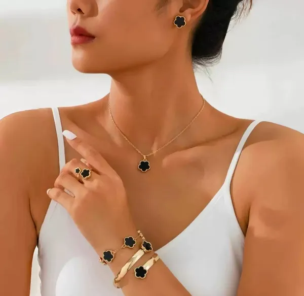 Gold_Tone_Black_Clover_Jewellery_Set_for_Women