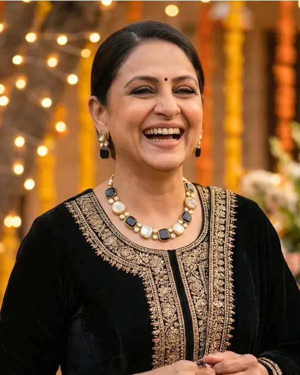 Black_Alsia_Mother_Of_Pearl_Kundan_18k_Gold_Plated_Choker_With_Earrings