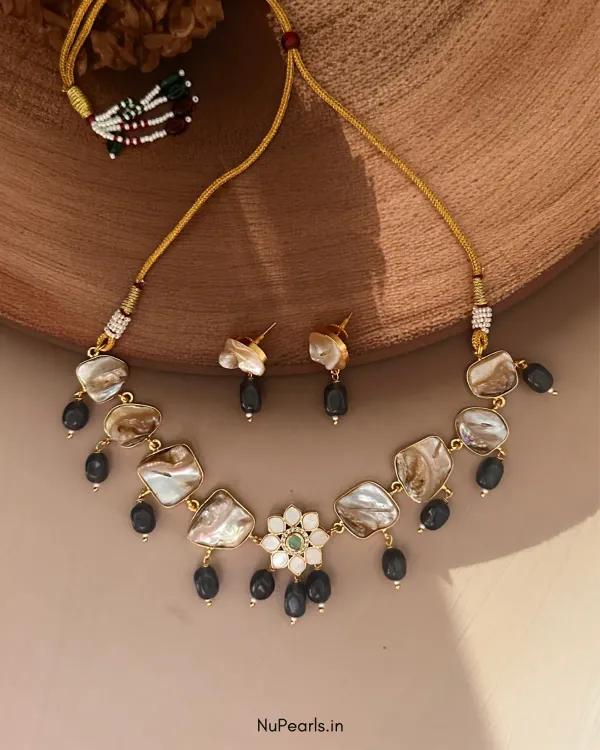 Grey_Nishi_Mother_Of_Pearl_Choker_For_Women_With_Earrings