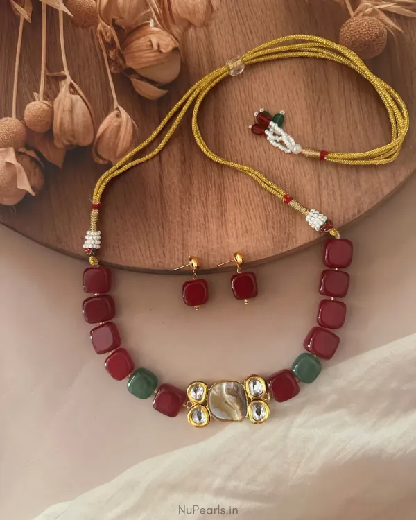 Red_Nirva_Agate_Mother_Of_Pearl_Kundan_Choker_Set_18k_Gold_Plated