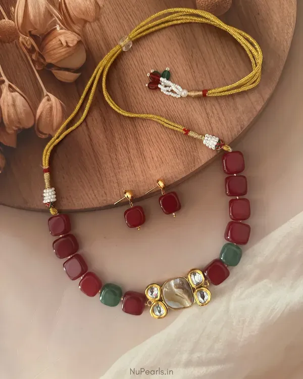 Red_Nirva_Agate_Mother_Of_Pearl_Kundan_Choker_Set_18k_Gold_Plated