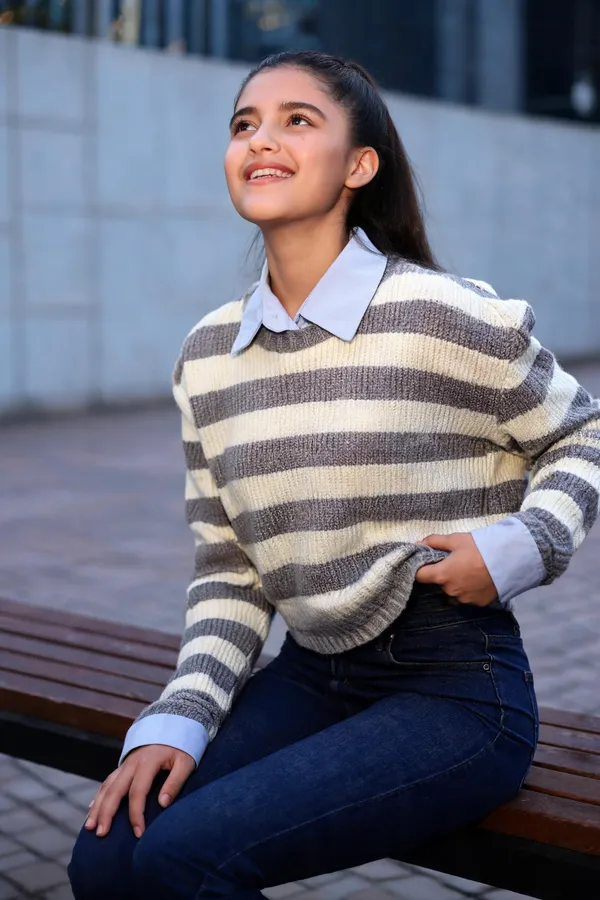 Grey_White_Striped_Knit_Relaxed_Pullover_Sweater_For_Women