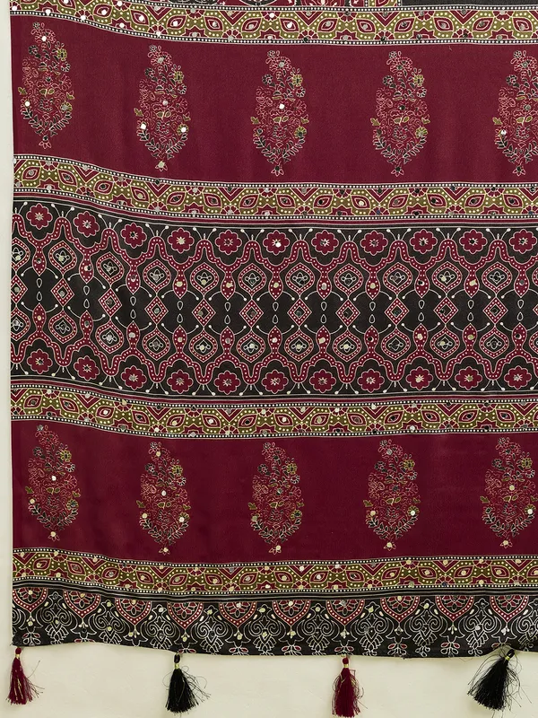 Black_Chinon_Floral_Geometric_Print_Saree_For_Women