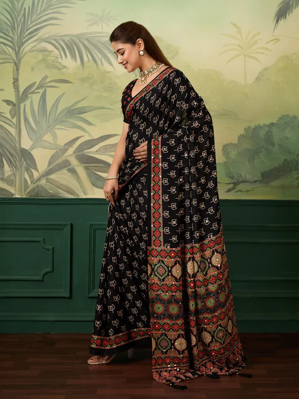 Black_Chinon_Motif_Printed_Ethnic_Saree_For_Women