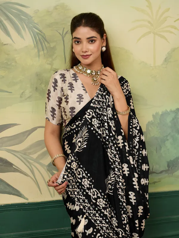 Black_Chinon_Printed_Ethnic_Saree_For_Women
