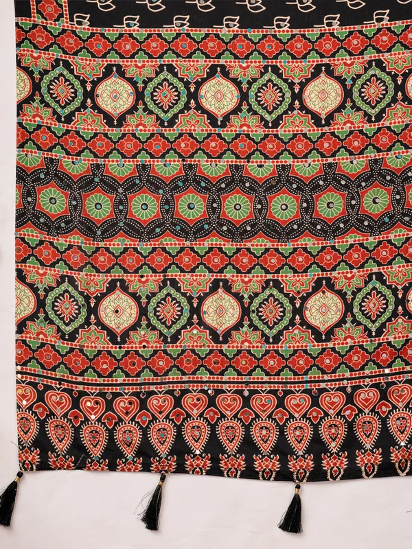 Black_Chinon_Motif_Printed_Ethnic_Saree_For_Women