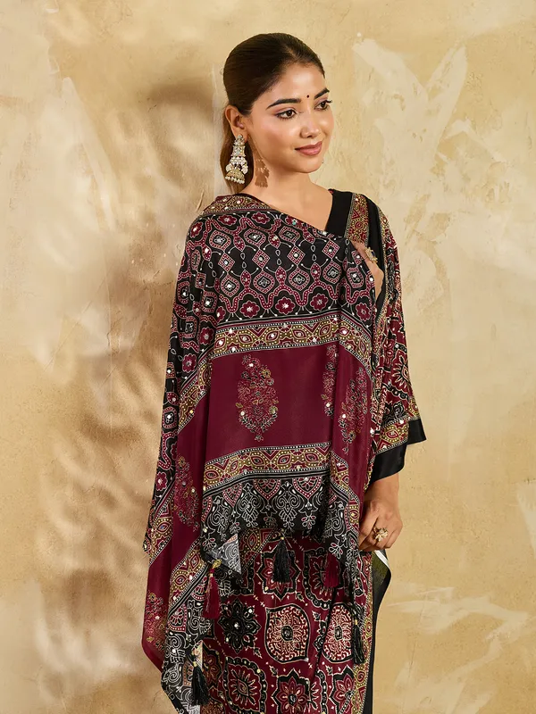 Black_Chinon_Floral_Geometric_Print_Saree_For_Women