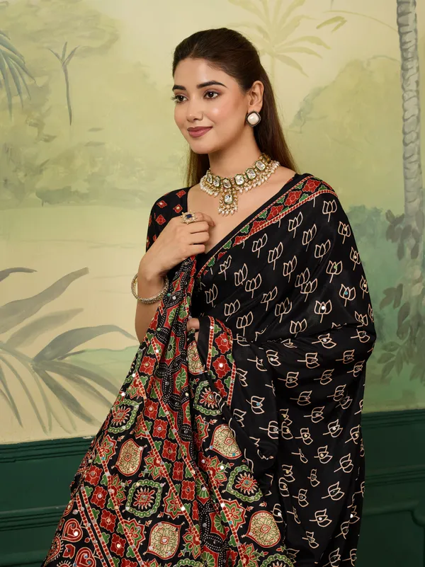 Black_Chinon_Motif_Printed_Ethnic_Saree_For_Women