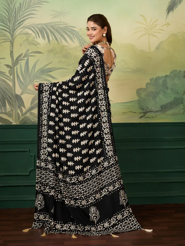 Black_Chinon_Printed_Ethnic_Saree_For_Women