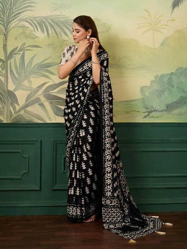 Black_Chinon_Printed_Ethnic_Saree_For_Women