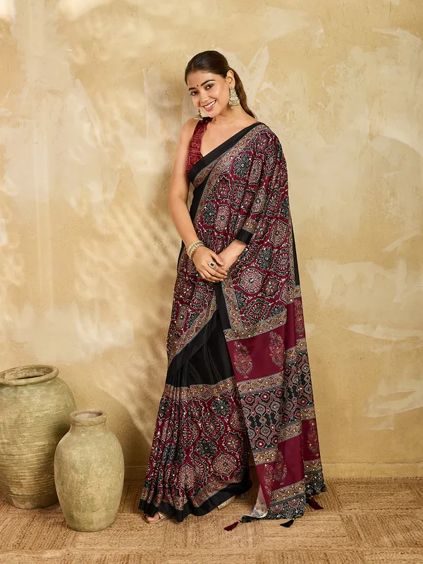 Black_Chinon_Floral_Geometric_Print_Saree_For_Women