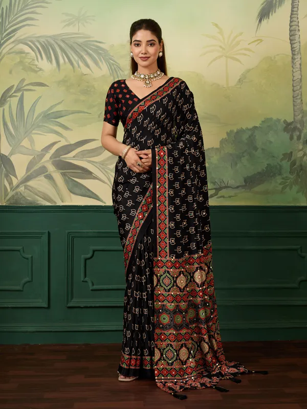 Black_Chinon_Motif_Printed_Ethnic_Saree_For_Women