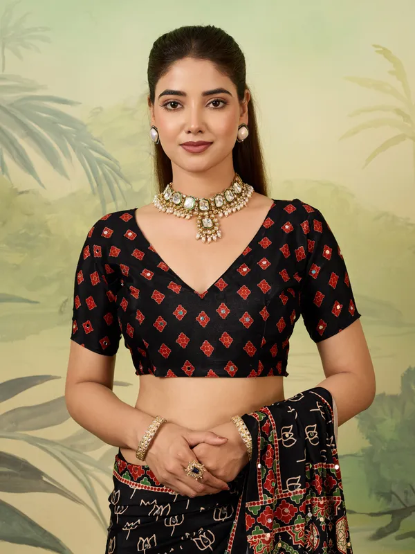 Black_Chinon_Motif_Printed_Ethnic_Saree_For_Women