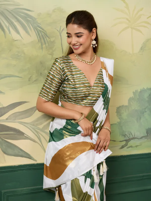 Multicolour_Crepe_Silk_Wave_Stripe_Print_Saree_For_Women