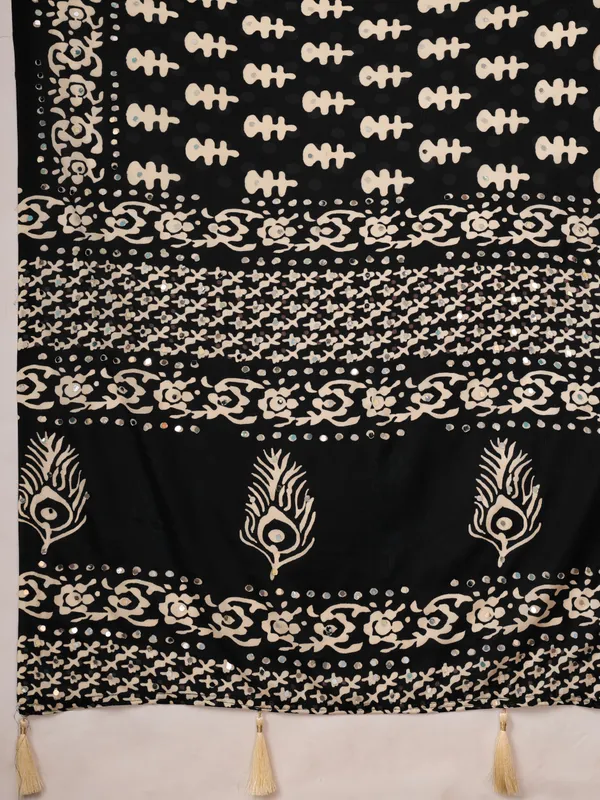 Black_Chinon_Printed_Ethnic_Saree_For_Women