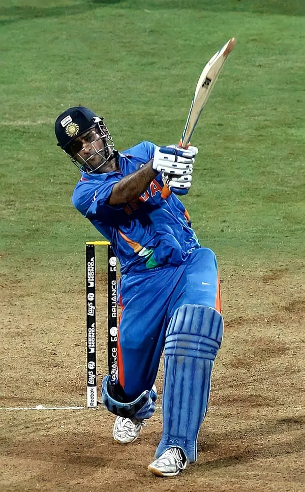 MS_Dhoni_shadow_projection_lamp