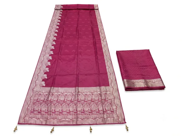 Magenta_Royal_Silk_Woven_Saree_With_Blouse_Piece_For_Women